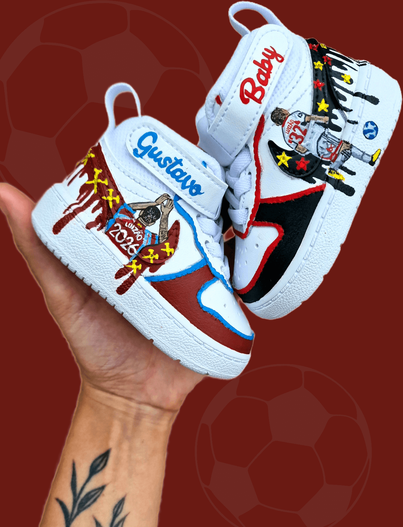 Baby shoes with Luizão Gustavo’s West Ham United and SPFC colors
