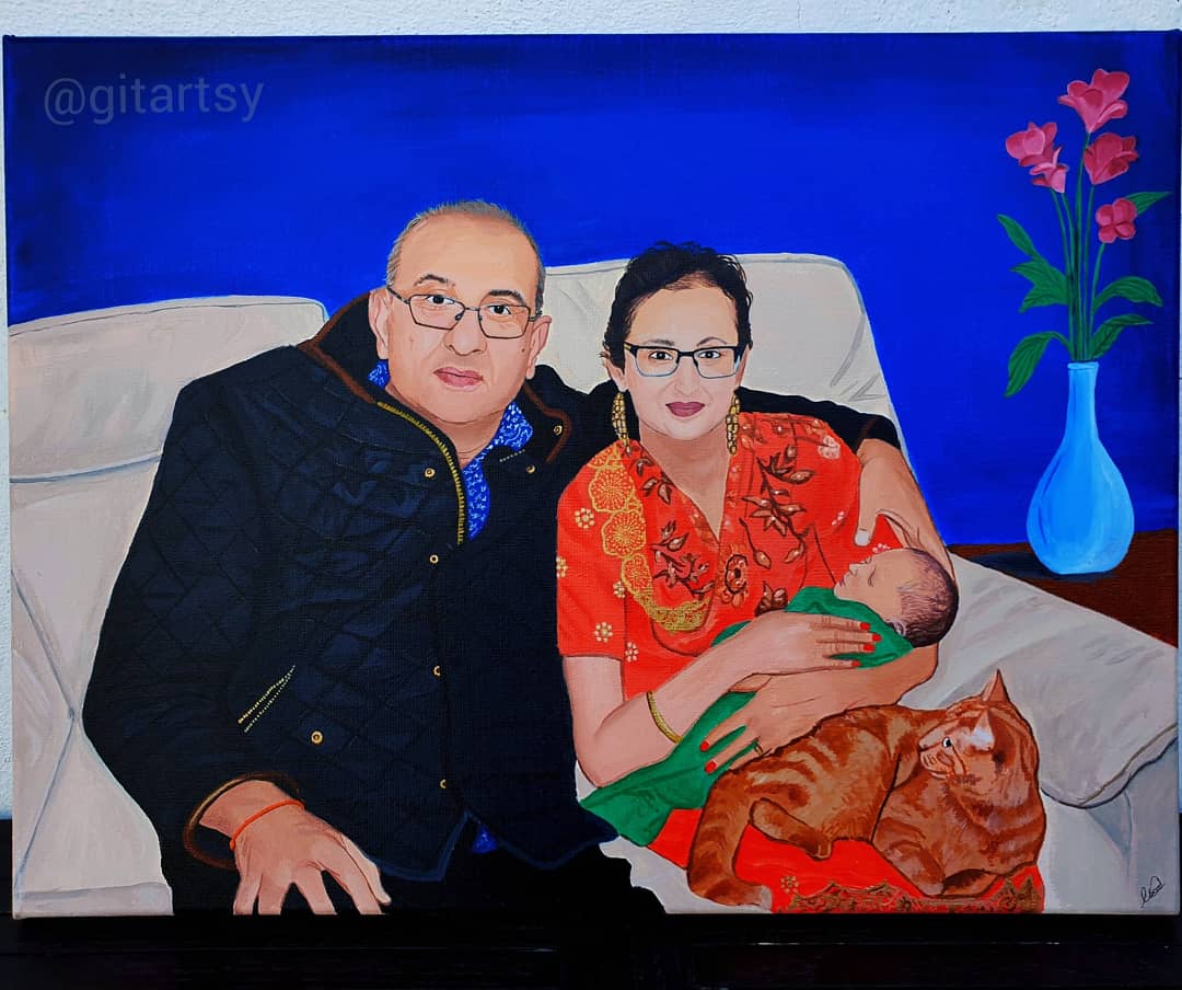 Hand‑painted realistic acrylic portrait on canvas depicting a smiling couple seated on a cream sofa, the woman in a red patterned dress cradling their sleeping newborn wrapped in a green blanket while an orange tabby cat lounges beside her; vivid royal‑blue background with a minimalist side table and blue vase of pink flowers, rendered in lifelike detail and rich colour.