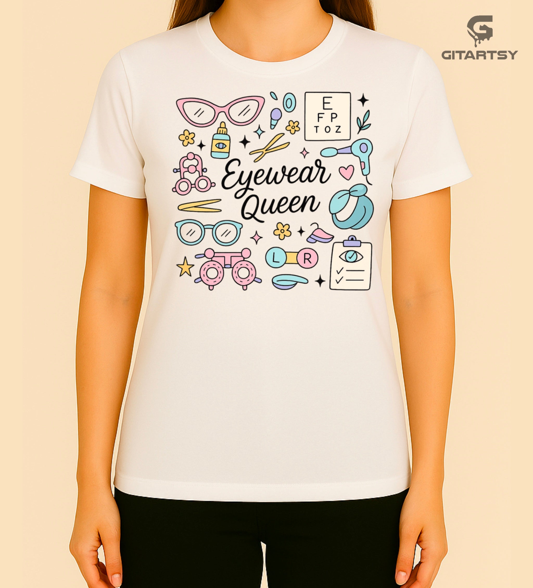 Woman wearing a white t-shirt with pastel-coloured optometry icons and the words "Eyewear Queen" – ideal gift for opticians and eye specialists.