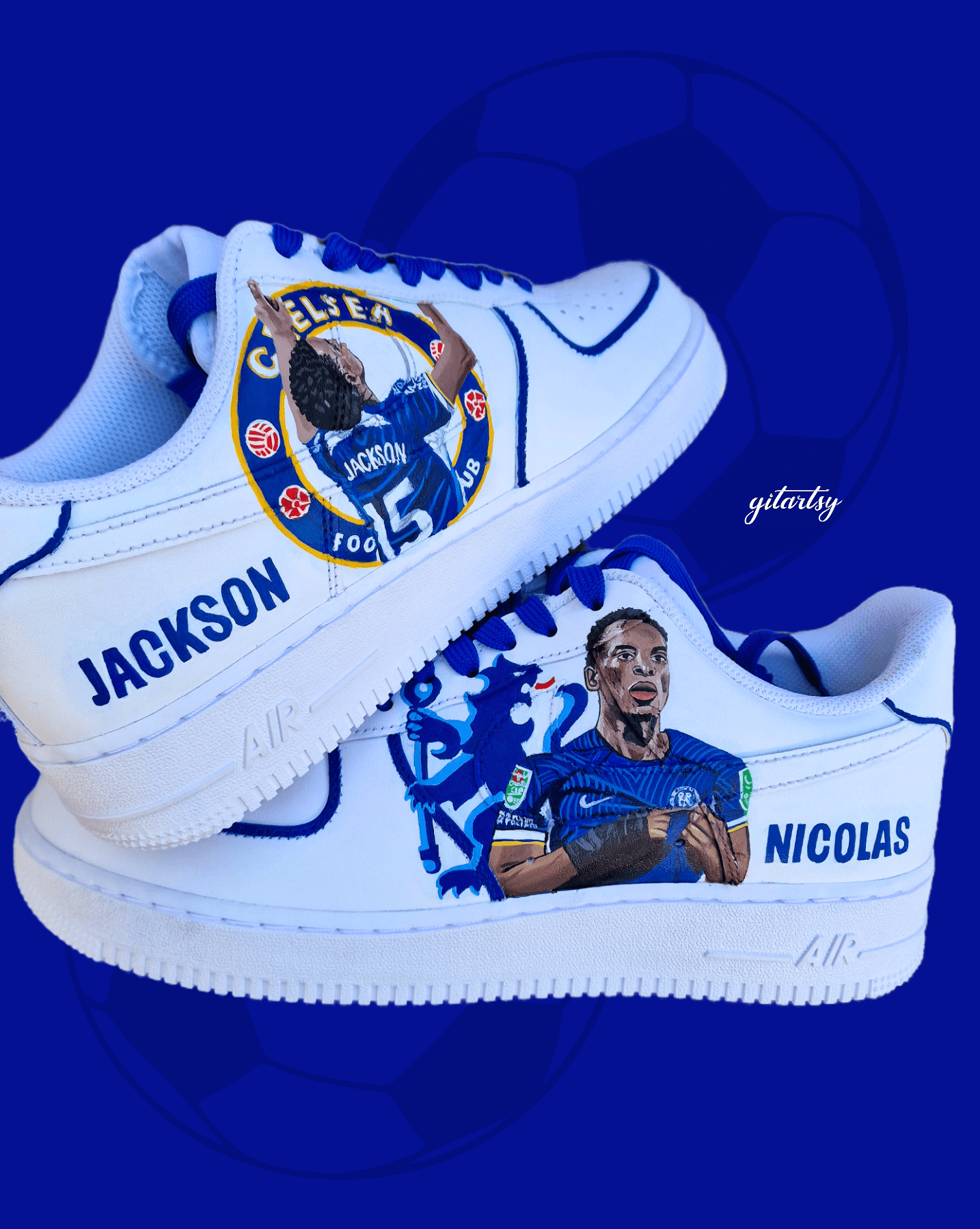 Custom hand-painted white sneakers featuring Chelsea FC’s Nicolas Jackson in vivid blue match kit, complete with the club badge and Senegal flag-inspired Nike swoosh. Designed by Gitartsy, the artwork includes realistic player portraits, fine detailing, and premium waterproof paint, making these shoes a perfect blend of fashion and football art.

