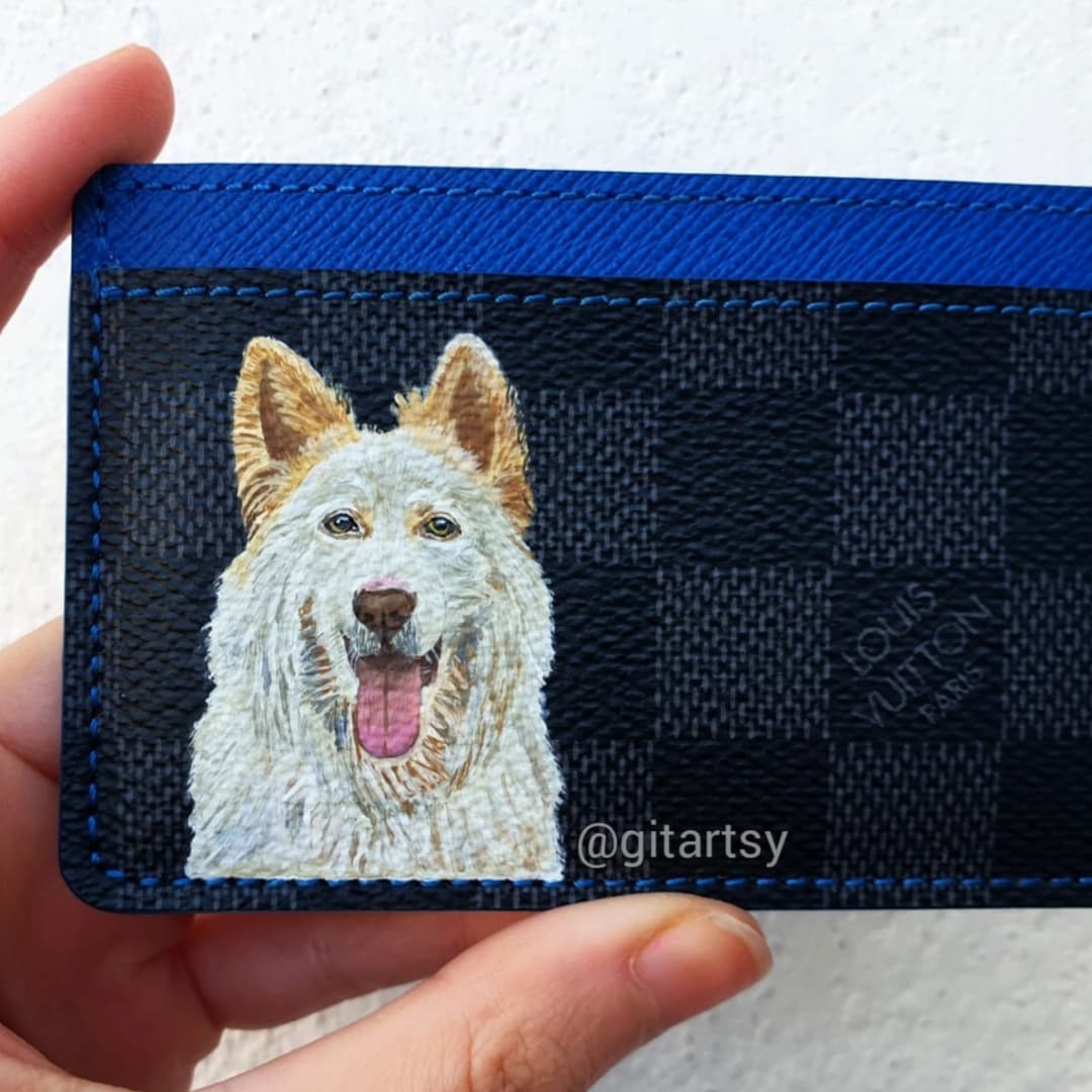 Hand-painted custom dog portrait on an authentic Louis Vuitton wallet or cardholder, featuring a realistic and detailed image of a beloved pet. Unique luxury pet gift idea, showcasing exceptional craftsmanship and personalization for dog lovers who want to carry their furry friend with them everywhere.

