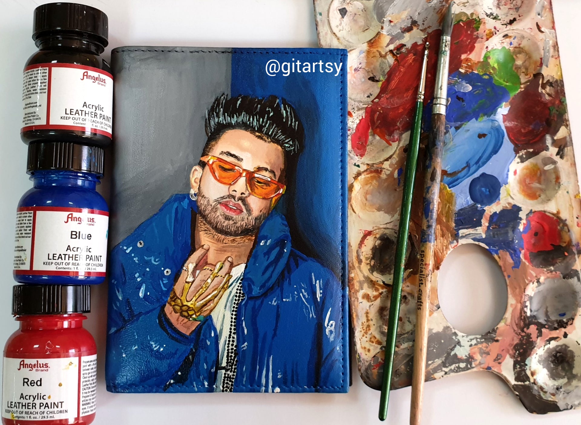 A hand-painted leather wallet featuring a custom portrait of a person, pet, or loved one. The painting is detailed, colourful, and made using premium-quality waterproof leather paints. Ideal for gifting or personal keepsakes, this wallet showcases artistic craftsmanship and premium leatherwork.

