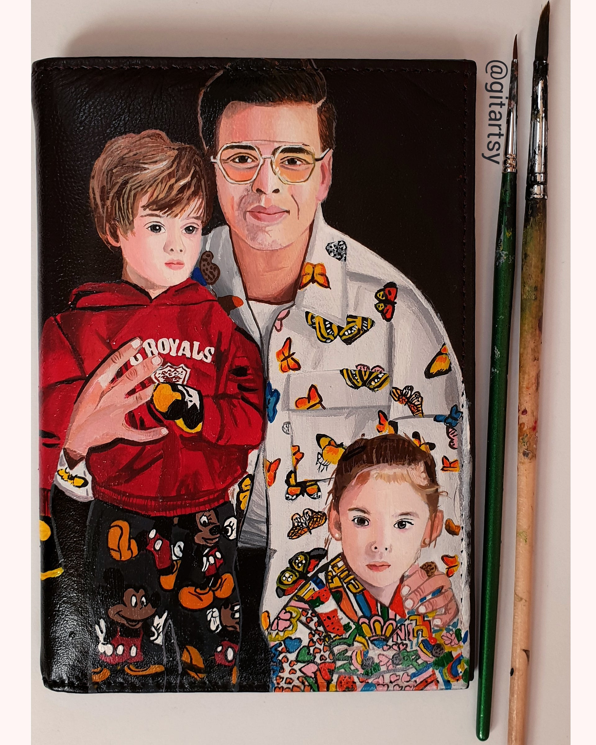 A hand-painted leather wallet featuring a custom portrait of a person, pet, or loved one. The painting is detailed, colourful, and made using premium-quality waterproof leather paints. Ideal for gifting or personal keepsakes, this wallet showcases artistic craftsmanship and premium leatherwork.

