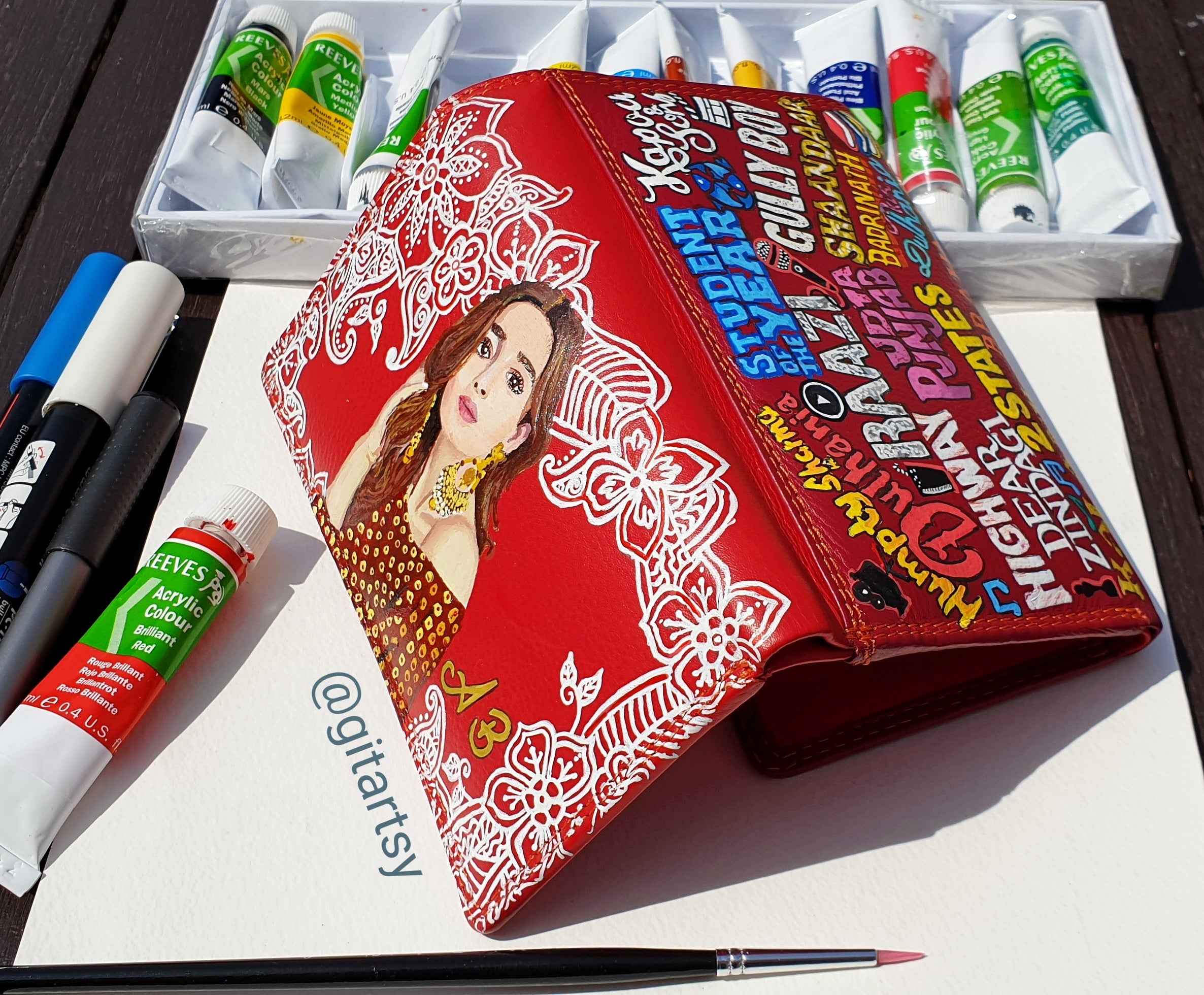 A hand-painted leather wallet featuring a custom portrait of a person, pet, or loved one. The painting is detailed, colourful, and made using premium-quality waterproof leather paints. Ideal for gifting or personal keepsakes, this wallet showcases artistic craftsmanship and premium leatherwork.

