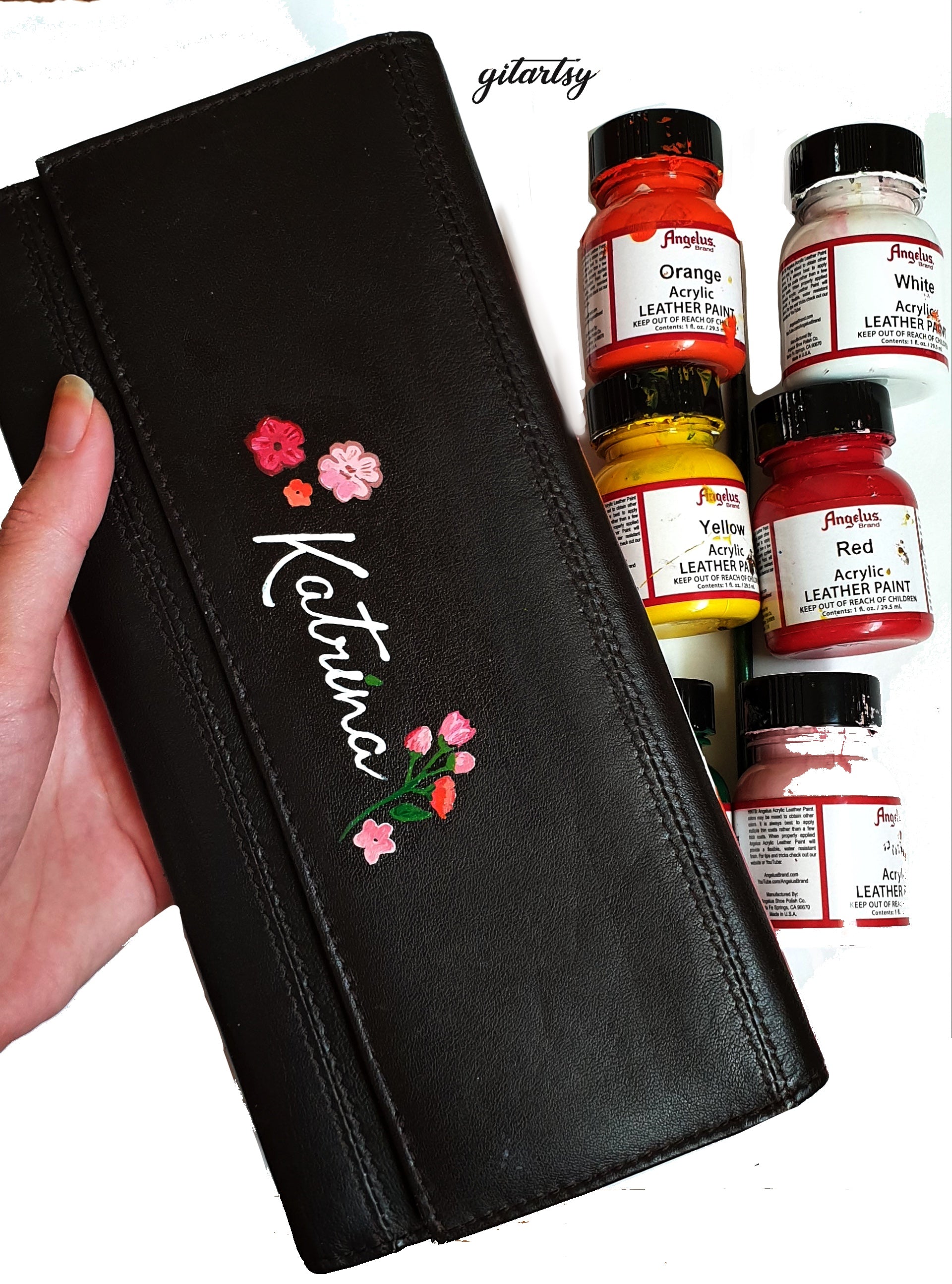 A hand-painted leather wallet featuring a custom portrait of a person, pet, or loved one. The painting is detailed, colourful, and made using premium-quality waterproof leather paints. Ideal for gifting or personal keepsakes, this wallet showcases artistic craftsmanship and premium leatherwork.

