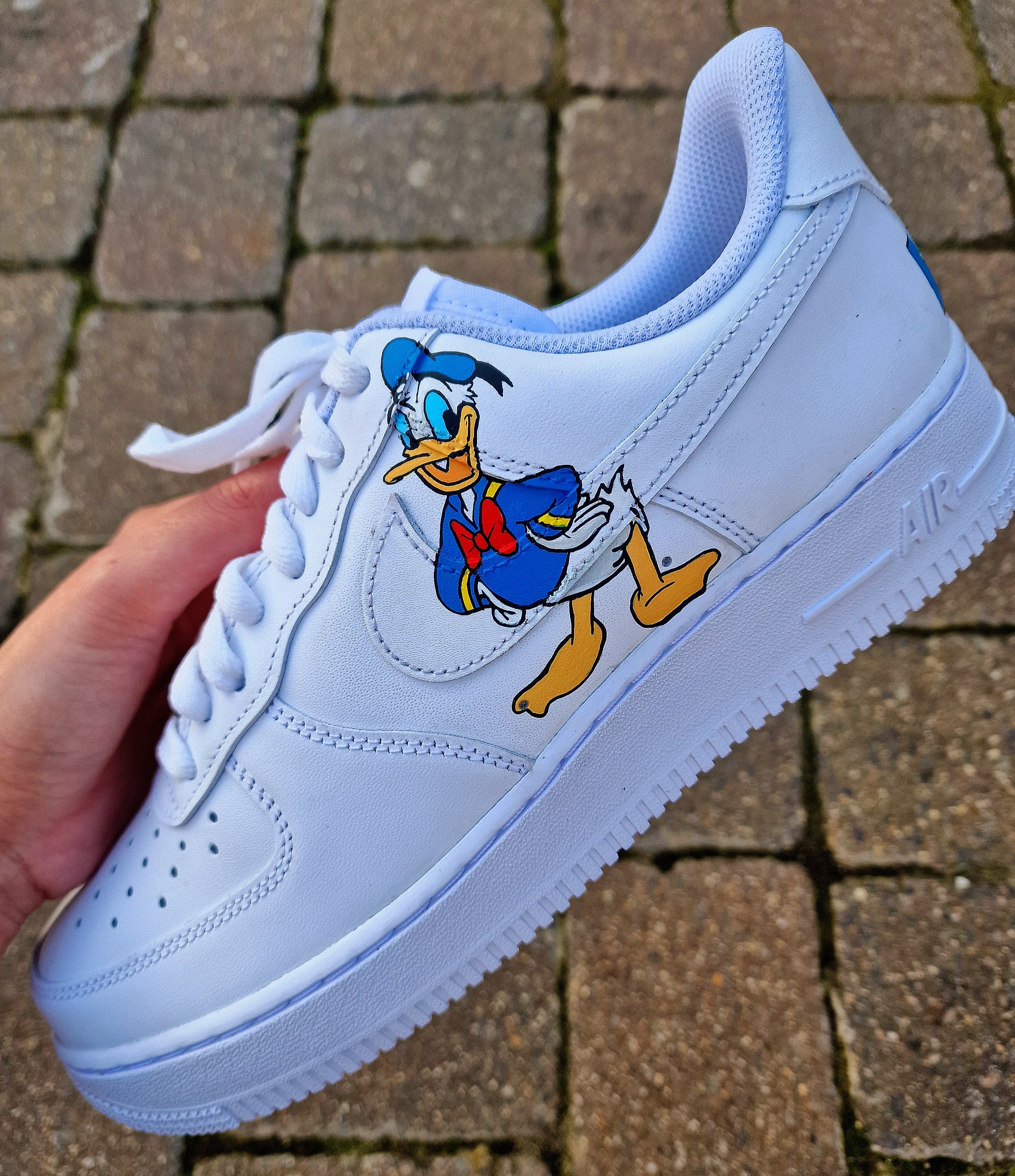 nike shoe with daisy