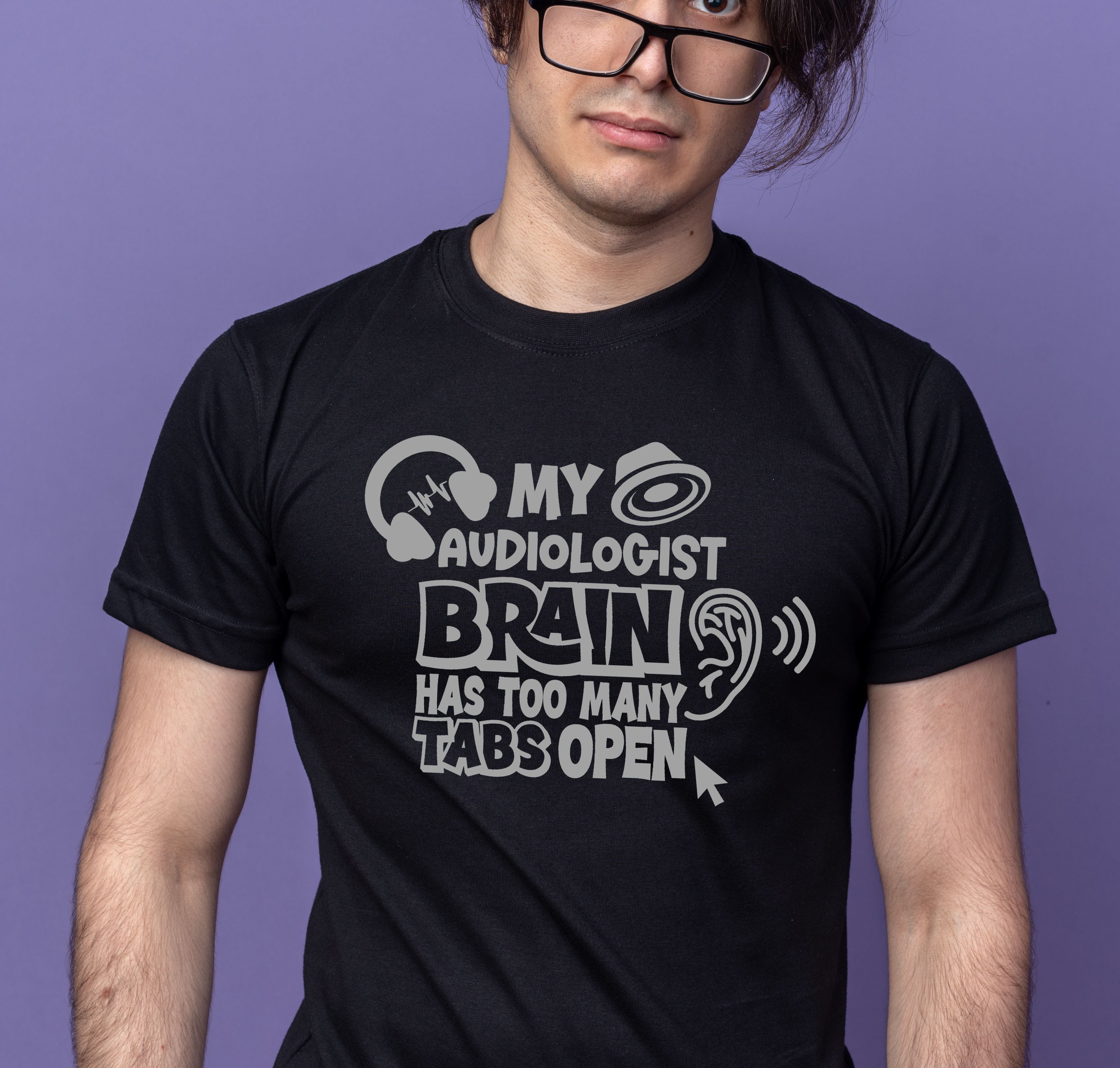 My Audiologist Brain Has Too Many Tabs Open T-Shirt – Fun Design for Audiologists - black silver 
