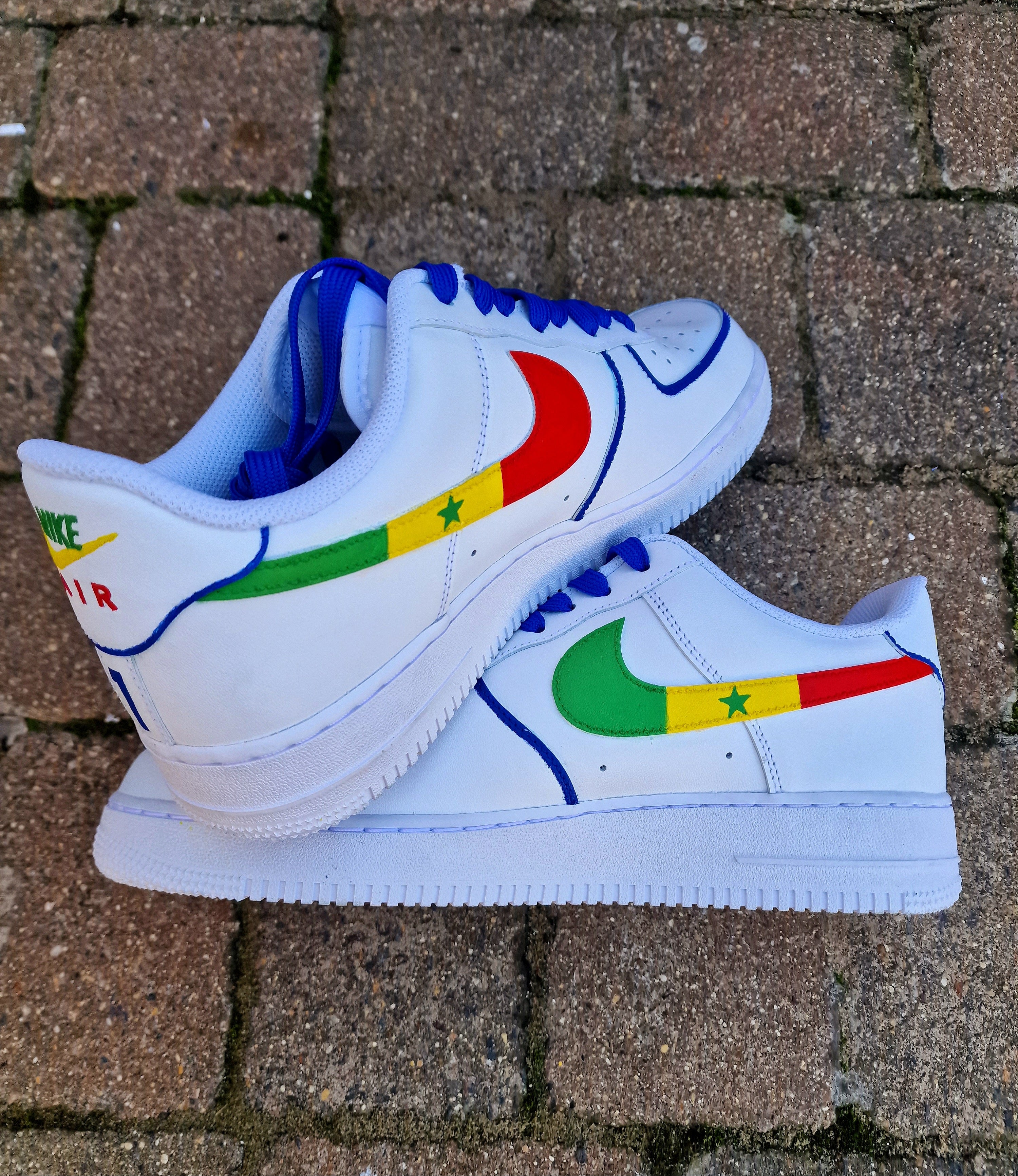 Custom hand-painted white sneakers featuring Chelsea FC’s Nicolas Jackson in vivid blue match kit, complete with the club badge and Senegal flag-inspired Nike swoosh. Designed by Gitartsy, the artwork includes realistic player portraits, fine detailing, and premium waterproof paint, making these shoes a perfect blend of fashion and football art.

